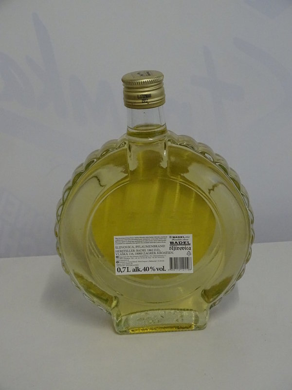 Sliwowitz (Pflaumenbrand) - Sljivovica stara Badel - 0,7L in der runden Flasche